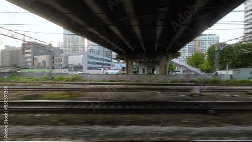 전철 타고 바라보는 창밖 풍경