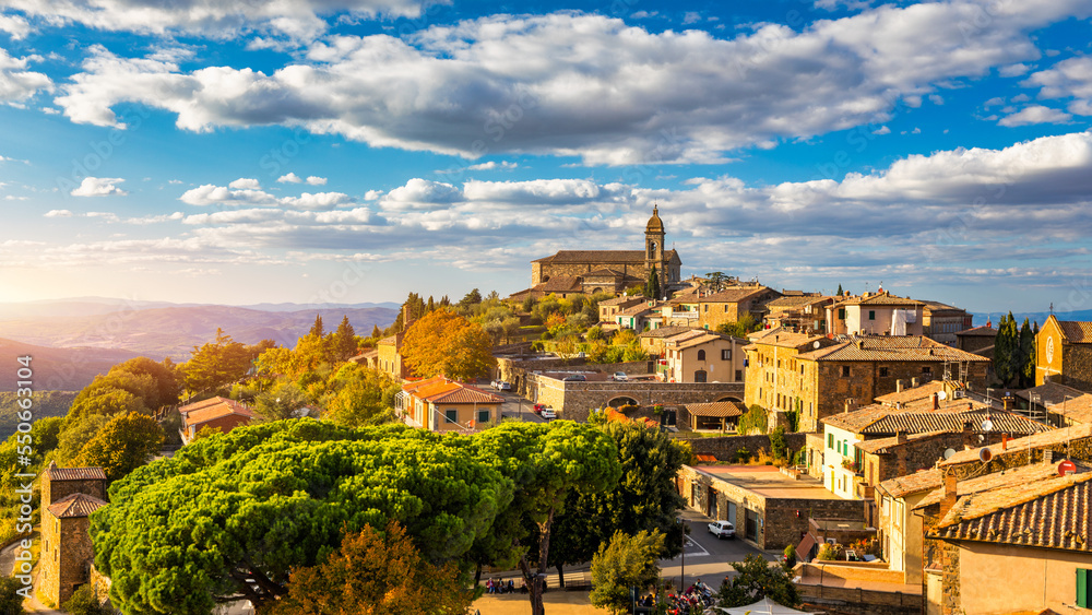 Obraz premium View of Montalcino town, Tuscany, Italy. Montalcino town takes its name from a variety of oak tree that once covered the terrain. View of the medieval Italian town of Montalcino. Tuscany