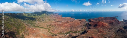 Vue aérienne et panoramic de l'ile de UA HUKA dans l'archipel des marquises en polynesie francaise 
