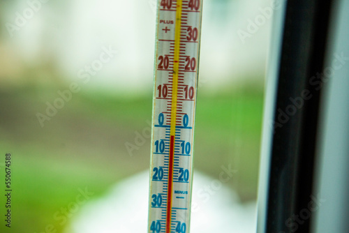 termometr zima zero minus trzy temperatura photo