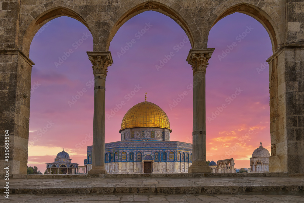Fototapeta premium Jerusalem, Israel - December 1, 2022. The dome of rock on temple mount, Jerusalem, Israel. It is an Islamic shrine located in the Old City of Jerusalem.