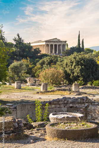 Obraz na płótnie The Temple of Hephaestus in Athena Archegetis is situated west side of the Roman Agora, in Athens, Greece w salonie