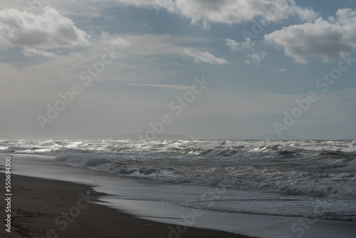 Sandstrand in Bibbona di mare in der Toskana in Italien im Herbst