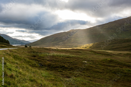 Wolkenstimmung bei Glen Moriston in den schottischen Highlands photo