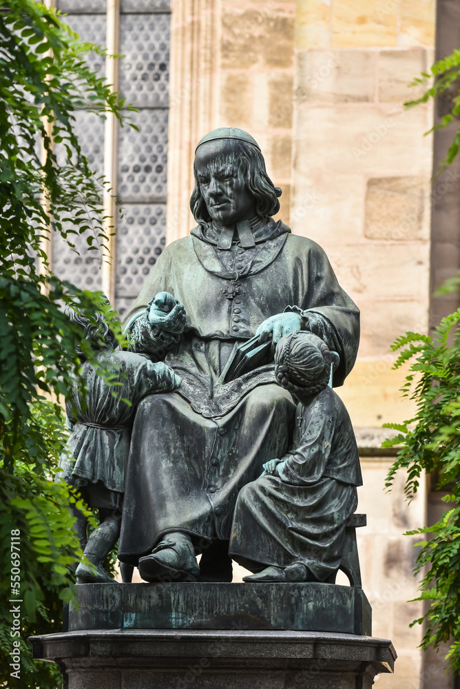 Statue, des Christoph von Schmid, in Dinkelsbühl, Stadt, Häuser