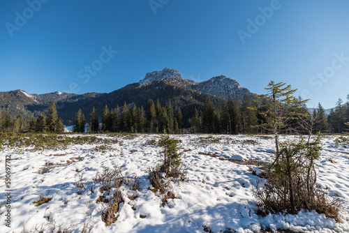 Hörndlwand und Gurwandkopf vom Röthelmoos aus gesehen im Winter mit Sonne