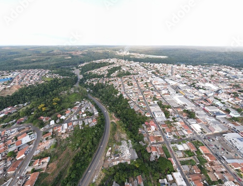 Road in the city of Telêmaco Borba/PR overlooking Klabin and views of the city and trees