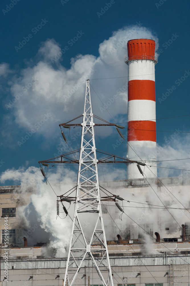 Obraz premium The pipe of the industrial plant emits toxic smoke into the atmosphere and air. Pollution of the environment and ecology. Thermal power plant power lines high voltage