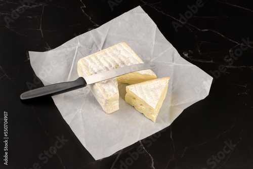 fromage Français Pont l'évêque à pâte molle vace lait de vache photo