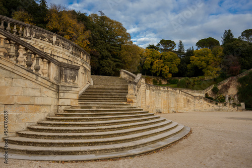 Escaliers du parc romain monuments historiques Nîmes France photo