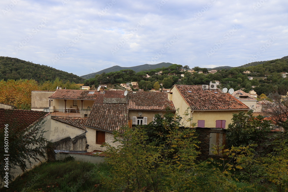 Vue d'ensemble du village, village de Collobrières, département du Var, France