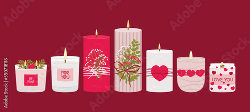 Fotografia Set of romantic scented soy, paraffin wax candles with hearts, greenery, berries in glass and container