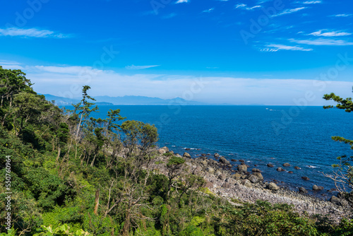 真夏の熱海の初島の海岸の風景