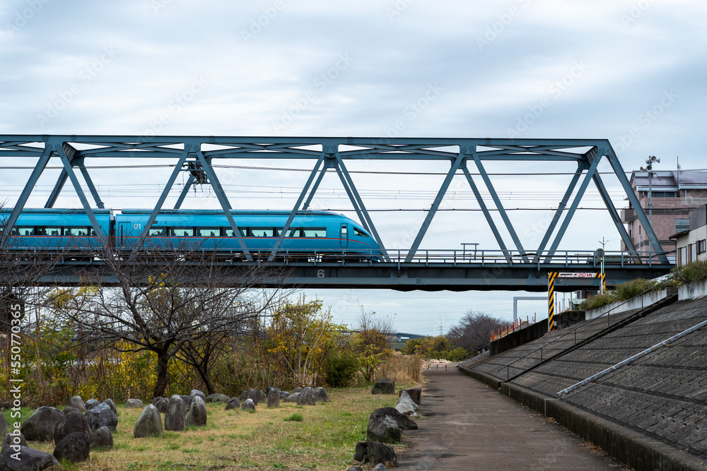 相模川に架る鉄道橋の風景