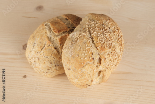 Sesambrötchen - traditionell (handwerklich) gebackene knusprige Brötchen