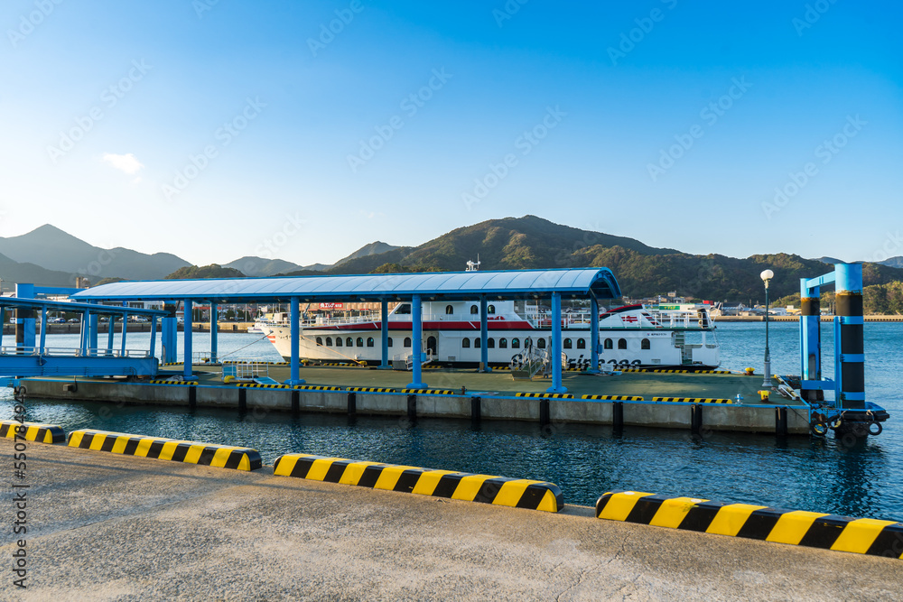五島列島の中通島の船着場の風景