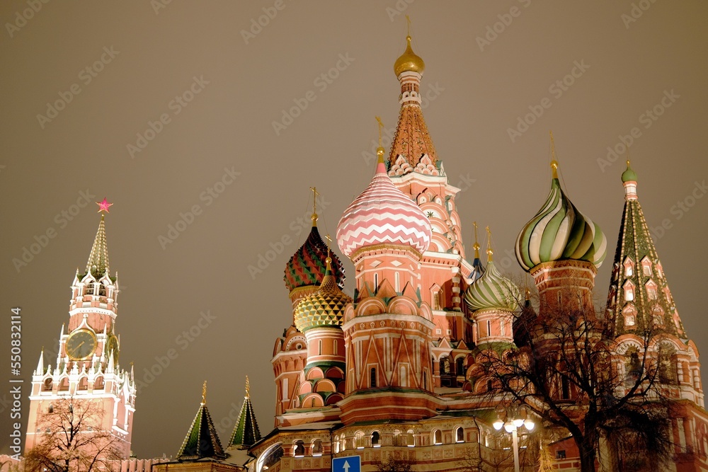 Obraz premium The Russian capital Moscow in the evening in November 2022