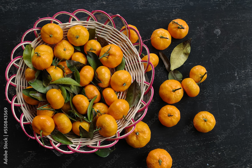 Santang oranges are one of the superior varieties of oranges originating from China.  As the name implies, this orange has the advantage of a sweet taste like honey