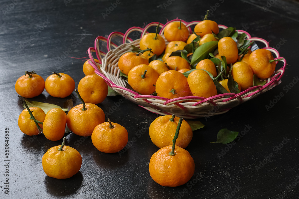 Santang oranges are one of the superior varieties of oranges originating from China.  As the name implies, this orange has the advantage of a sweet taste like honey