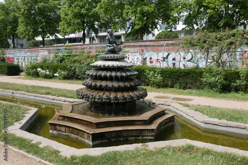 Brunnen mit Brunnenfigur in Berlin Kreuzberg photo