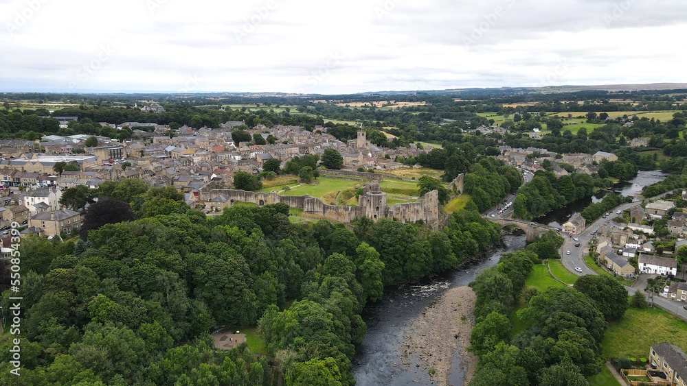 Obraz premium Barnard Castle market town in Teesdale, County Durham,UK Drone view