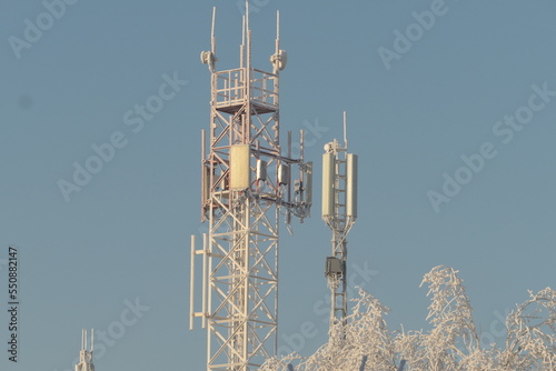 Mobile tower, mobile communication station, 4G tower