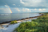 Regenbogen am Ostseestrand bei Prerow, Fischland-Darß-Zingst, Mecklenburg-Vorpommern, Deutschland 