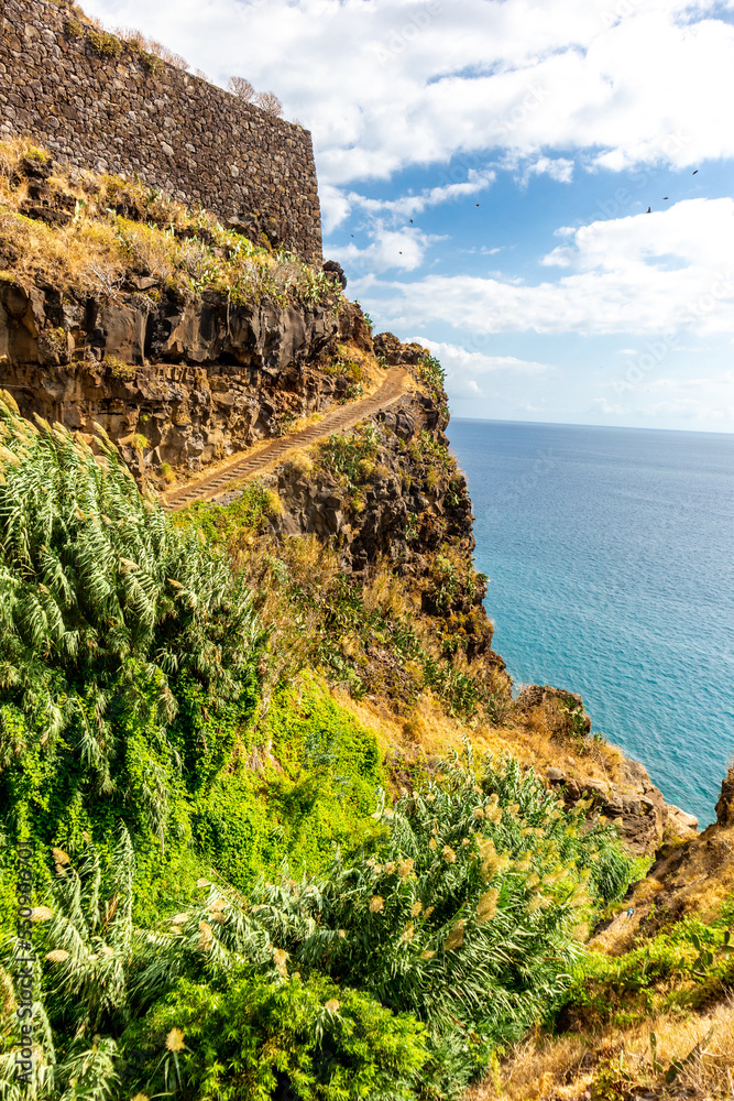 Unterwegs an der Westküste von Madeira mit fantastischem Blick auf den Atlantik - Madeira - Portugal 