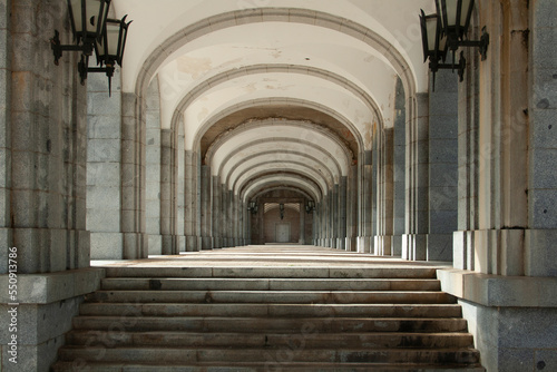 corridor of arches built of granite stone from the Sierra de Guadarrama, as well as the access steps. Valle de los Caídos