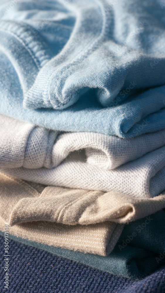 custom made wallpaper toronto digitalPila de camisetas lavadas y dobladas