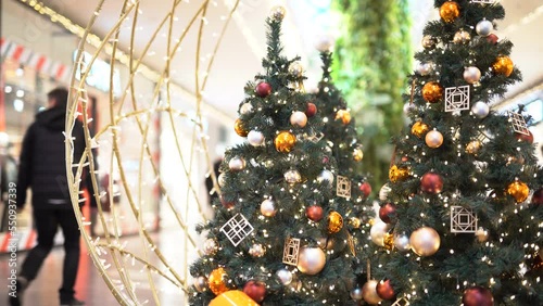 Timelapse of a tree in a shopping mall, with people walking. Christmas Time Lapse Shopping Center 4K