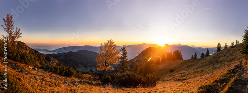 Sonnenaufgang am Hirschberg über dem Tegernsee