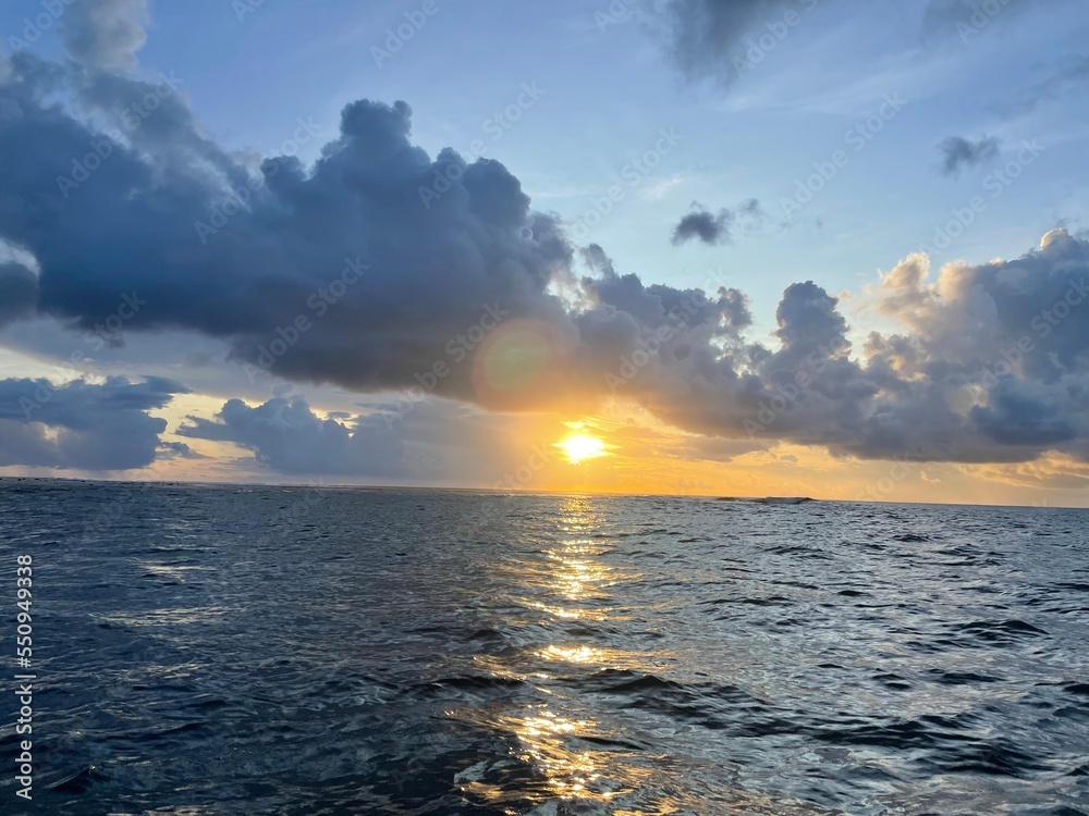 Obraz premium sunset over the sea