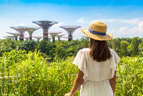 Obraz na płótnie Woman traveler in Singapore w salonie