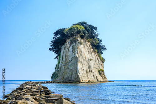 秋の見附島　石川県珠洲市　Mitsukejima in autumn. Ishikawa Prefecture, Suzu City photo