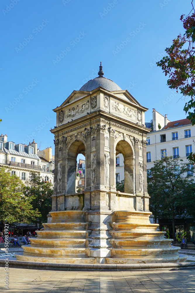 Obraz premium Paris, France - Fontaine des Innocents, a public fountain on the place Joachim-du-Bellay in the Les Halles district in the 1st arrondissement of Paris. Image has copy space.