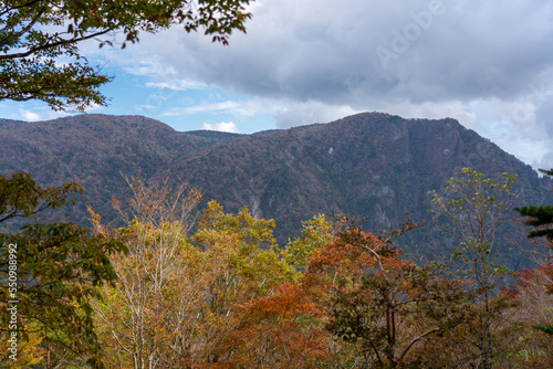 奈良県の大台ケ原・西大台のハイキングコースにある逆峠展望台から撮った風景 