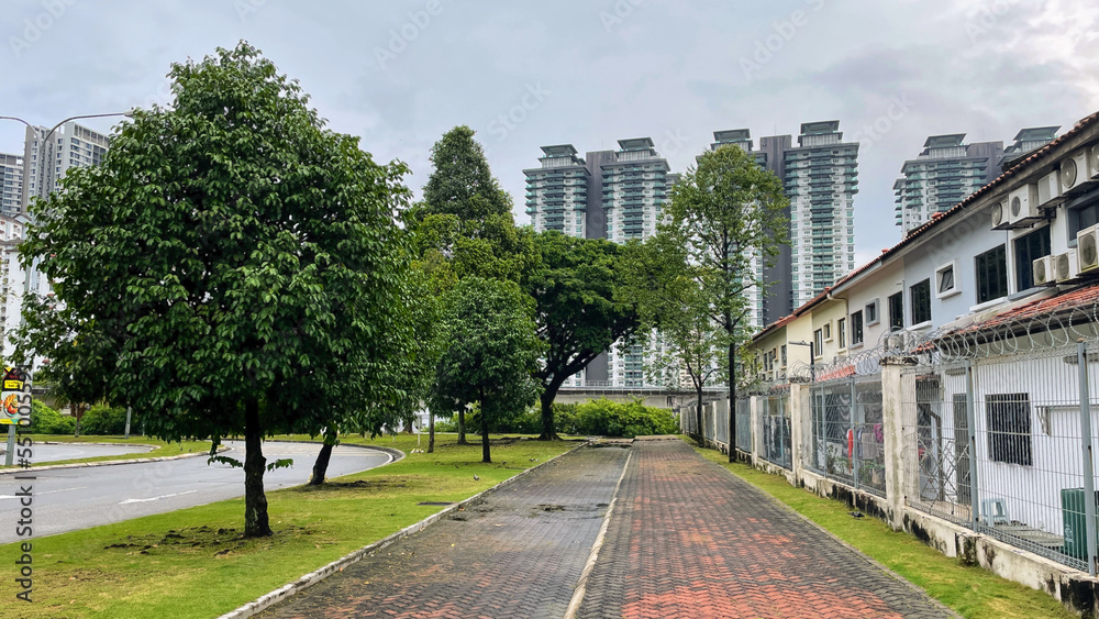 マレーシア、クアラルンプールの住宅街で撮影