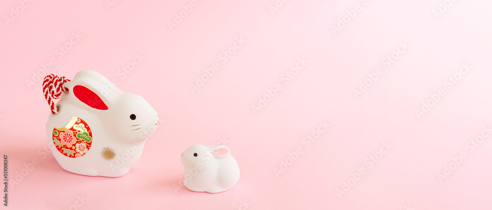 Japanese New Year's card material. zodiac rabbit. Rabbit on pink background. 日本の正月素材。干支のウサギ。ピンク背景上のウサギ。