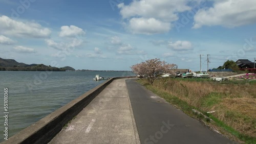 Wallpaper Mural 山陰海岸国立公園久美浜湾　堤防沿いをドローン低空飛行撮影 Torontodigital.ca
