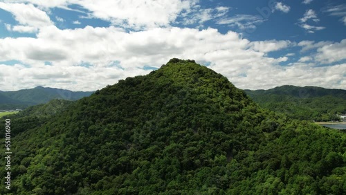 Wallpaper Mural 山陰海岸国立公園かぶと山　ドローンタイムラプス撮影 Torontodigital.ca