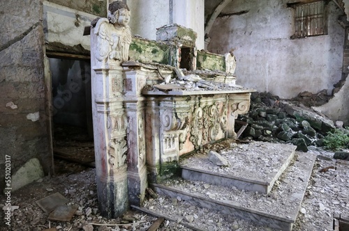 Lancusi - Altare degradato della Chiesa di San Giovanni Battista photo
