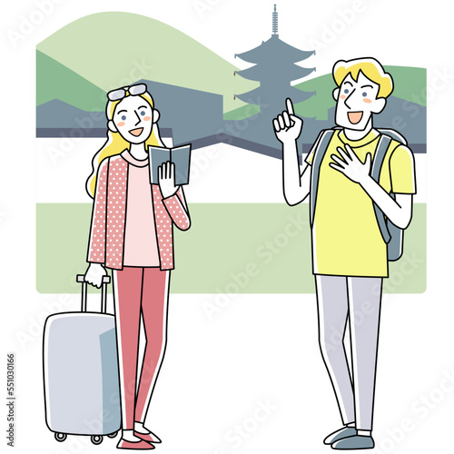 ガイドブックを手に日本の古都を旅する外国人観光客の男女