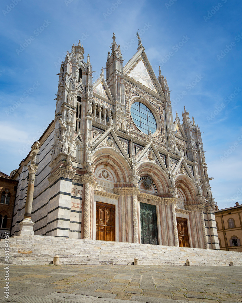 Facciata del Duomo di Siena in Toscana
