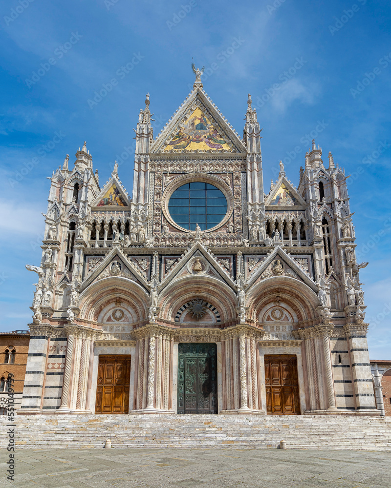 Obraz premium Facade of the Siena Cathedral in Tuscany