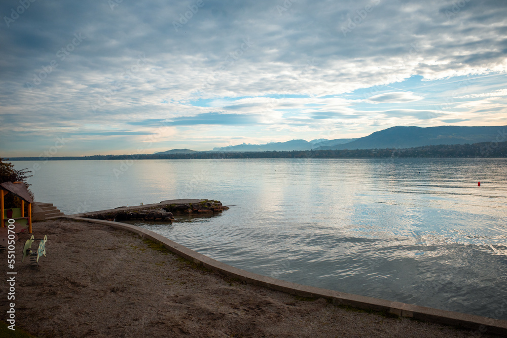 la plage de Chambésy, au bord du lac de Genève