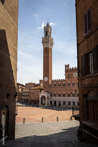 Torre del Mangia e piazza del Campo a Siena