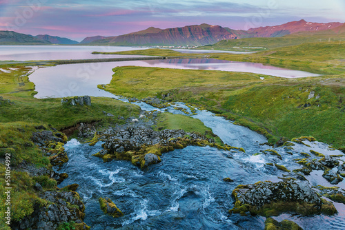 Ausblick vom Kirkjufellsfoss auf Island.
