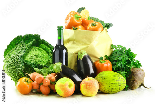 Fototapeta Naklejka Na Ścianę i Meble -  Mixed vegetables in shopping bags