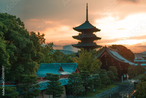 東寺教王護国寺の朝焼け